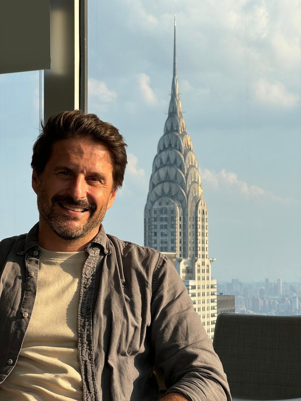 Rafa Calvo in New York, Chrysler Building in the background